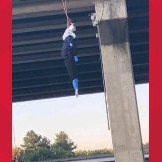 Jacksonville police find mannequin dressed in NYPD uniform hanging from I-95 overpass near Zoo Parkway exit