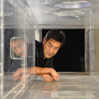 ‘MythBusters’ host Grant Imahara, an influential popular science personality, dies at 49