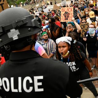 Anti-police protesters mob rally supporting law enforcement in Denver's Civic Center