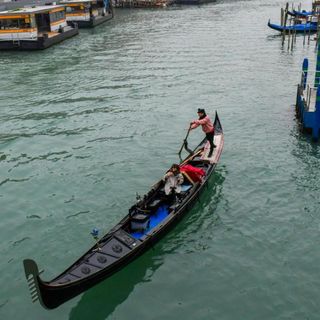 'It's like bombs loading on': Venice restricts numbers allowed on gondolas, complaining that tourists have gotten fatter