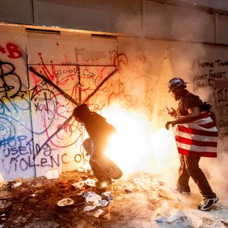 Portland protesters barricade courthouse with federal officers inside, then try to set it on fire