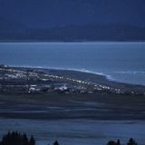 Powerful quake shakes Alaska towns, creates small tsunami