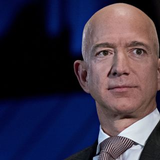 Jeff Bezos accuses National Enquirer of extortion, shows emails threatening to publish nude selfies