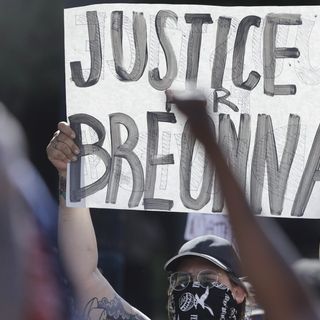 Shots fired as militias face off in Louisville amid Breonna Taylor protests