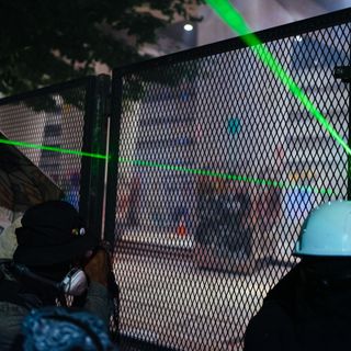 Federal Police Buy 1,000 Pairs of Sunglasses to Protect Officers From Protesters’ Lasers