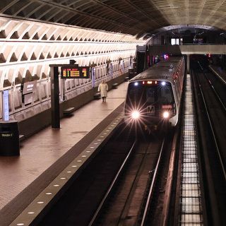 Metro, losing $2M a day, faces ‘looming crisis’ - WTOP News