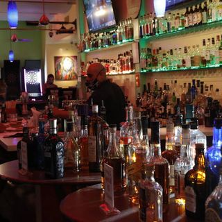 VIDEO: Mayor Kirk Caldwell announces 3-week closure of Oahu bars amid record high coronavirus cases in Hawaii