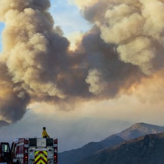 Firefighters struggle to control Apple fire in Riverside County as winds pick up