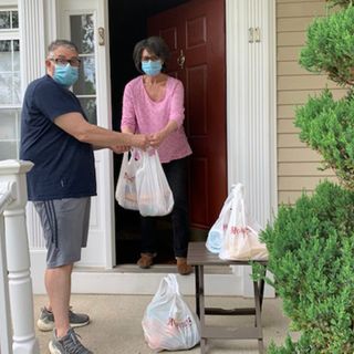 Newspaper delivery man got groceries for seniors over 900 times during pandemic