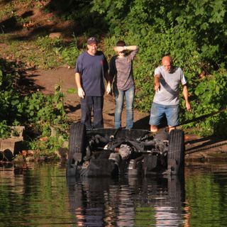 2 dead after vehicle crashes into Housatonic River in Seymour