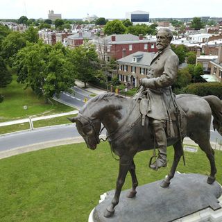 Virginia gov faces new hurdle in bid to remove Lee statue