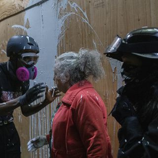 Portland protesters cause mayhem again, police officer hurt