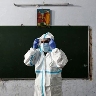 India surges past two million coronavirus cases, angry health workers launch a strike