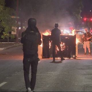 Portland rioters set fires, use mortar; 2 officers hurt - KTVZ