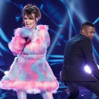 Sarah Palin Marks End Times With ‘Masked Singer’ Performance of ‘Baby Got Back’