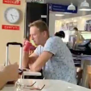 Putin Critic Alexey Navalny Allegedly Poisoned by Toxin in His Tea