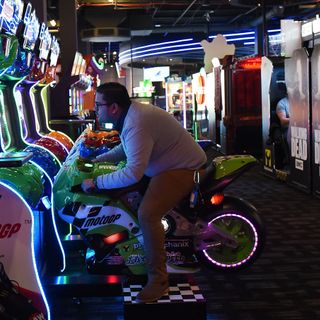 Dave & Buster's in Wayne laying off 107 employees from Willowbrook Mall location