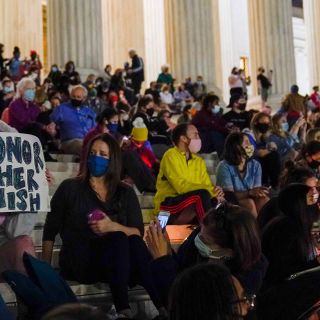 Mourners to hold memorial, candlelight walk for RBG Saturday