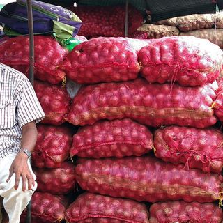 India mulls on supplying onions to its neighbours following the decision to ban onion exports