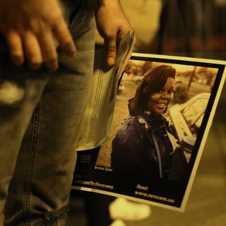 Hundreds of demonstrators gather around Chicago to peacefully protest that no Kentucky police will face charges in Breonna Taylor’s death