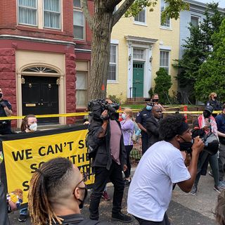 Noisy protest outside McConnell’s Capitol Hill home over filling Ginsburg seat - WTOP News