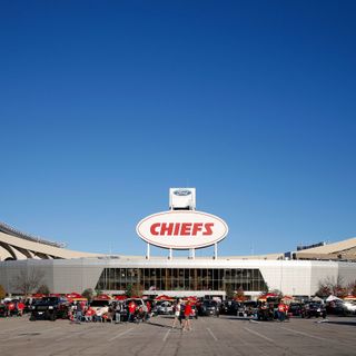 Standoff continues as police negotiate with armed man at Arrowhead Stadium