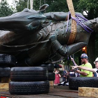 Poll: Virginians about evenly divided on Confederate statues