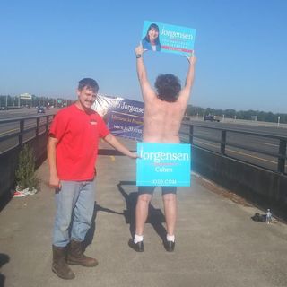 Irked by little press, Oregon Libertarians hold nude rally