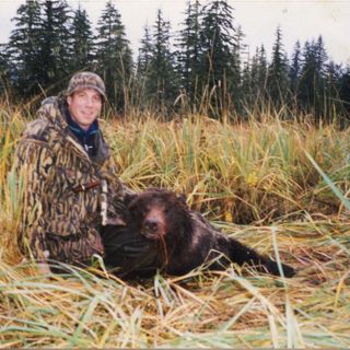 Records: Alaska's independent U.S. Senate candidate shot bear after "bloodcurdling scream" - Alaska Public Media