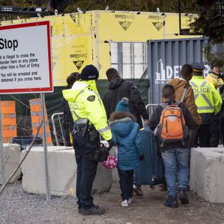 Federal government asks court to keep Canada-U.S. pact to prevent ‘influx of refugee claimants’