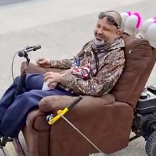 San Antonio man goes viral with puro mode of transport: a motorized recliner | ArtSlut