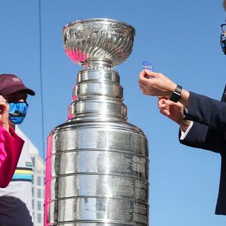 Tampa Bay early voters got a taste of the Stanley Cup