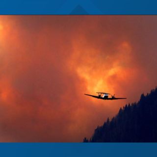 Hikers evacuated from Ice Fire burning near Silverton