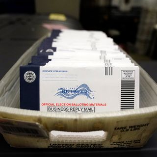 Dems urge voters to avoid mailing ballots in final week