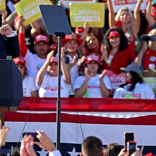 'Quick, quick, quick': Trump rushes McSally at rally as she fights to hold her Senate seat