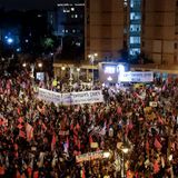 Thousands protest in Jerusalem against Israeli PM