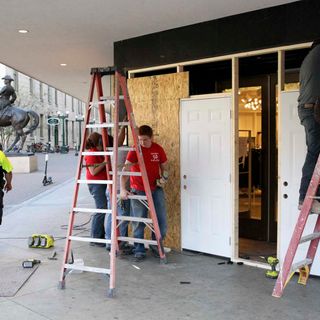 San Antonio officials not expecting election trouble, but they’re setting up barriers around the Alamo and getting ready just in case