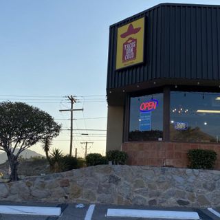 Many Businesses Stay Open As Battle Over El Paso Shutdown Order Moves Through Courts | Houston Public Media