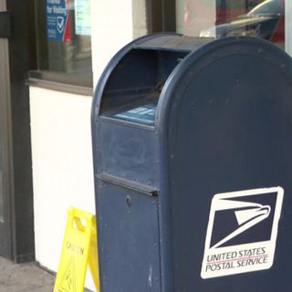 Thieves steal big blue mail collection box from Moiliili post office