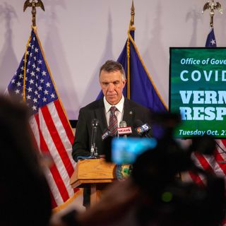 Scott bans multi-household gatherings in Vermont, closes bars and clubs