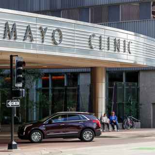 More than 900 Mayo Clinic staff in Midwest diagnosed with Covid-19 in past two weeks