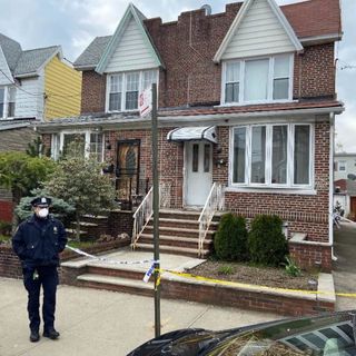 Man found stabbed to death in Dyker Heights home: cops • Brooklyn Paper