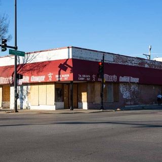 How a Chicago Political Hangout Went From Bustling to Boarded-Up — Even After the City Promised Help