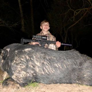 Fulshear teenager takes down nearly 400-pound feral hog terrorizing Texas ranch