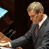 Tennessee Governor Bill Lee issues stay-at-home order