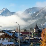 People still flocking to Leavenworth, Washington, for holiday cheer despite the pandemic