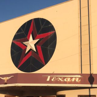 Texas History: Photographing 175 old Texas movie theaters during pandemic