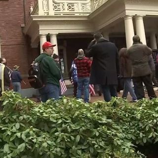 Protesters break through gates at governor’s mansion in Olympia, storm to front door