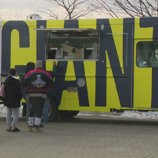 Local restaurants feed Chicago’s homeless on food trucks