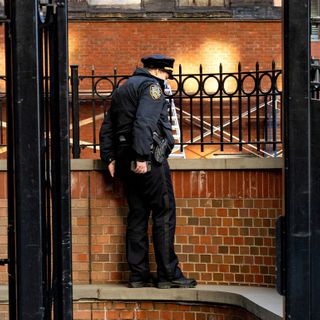 Woman holding daughter in her arms jumps from roof of Midtown building, killing both